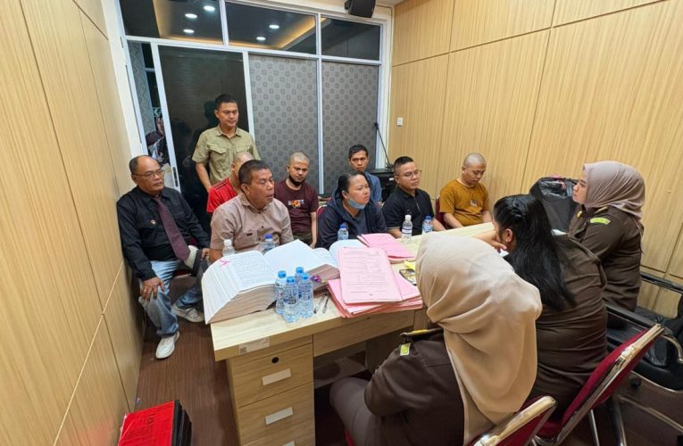 Kejari Tanjungpinang Kembali Tahan 6 Tersangka Kasus Sertifikat Palsu, Uang Rp689 Juta dan 14 Mobil Disita