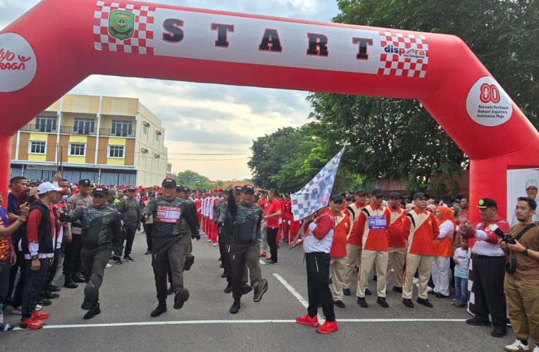 Dandim 0315/Tanjungpinang Hadiri Pelepasan Gerak Jalan 17 KM HUT RI ke-80 di Kota Tanjungpinang