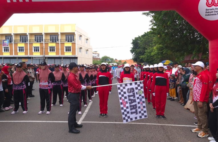 Kapolresta Tanjungpinang Saksikan Gerak Jalan Proklamasi 8 Km: Antusiasme Warga Jadi Warisan Budaya Kemerdekaan