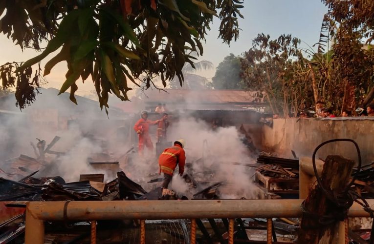 Rumah Kayu di Lorong Bunyu Tanjungpinang Ludes Terbakar, Diduga Akibat Korsleting Listrik