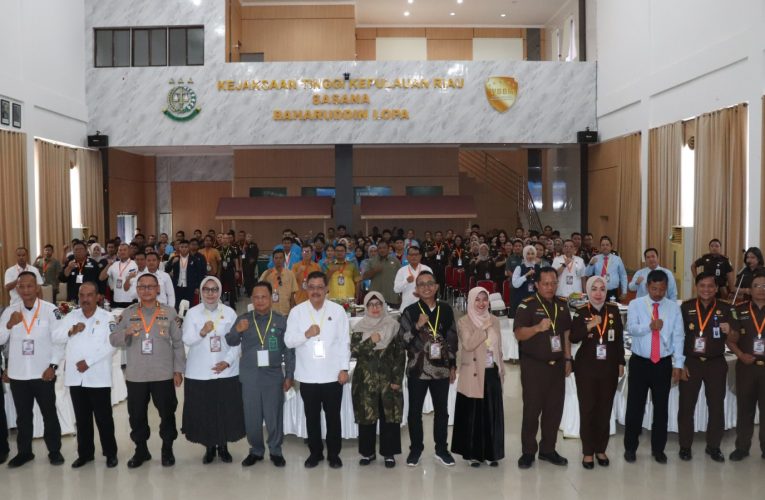 Kejati Kepri Gelar Seminar Ilmiah: Perkuat Penegakan Hukum Modern melalui Follow The Asset, Follow The Money, dan DPA