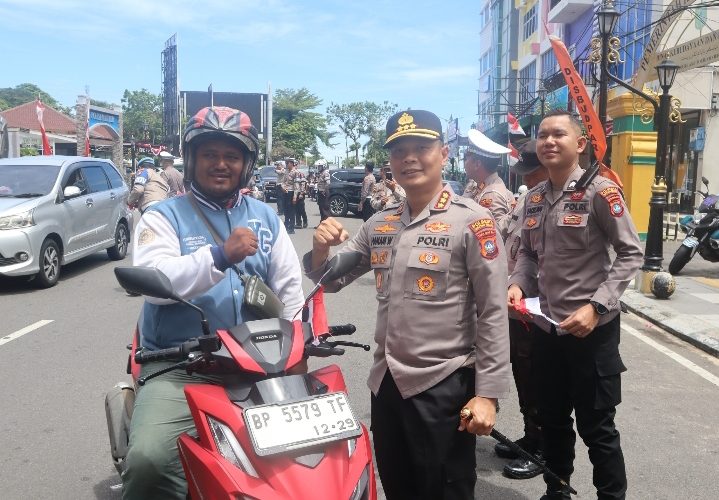 Sambut HUT ke-80 RI, Polresta Tanjungpinang Bagikan 300 Bendera Merah Putih: Ini Makna Perjuangan Menurut Kapolresta