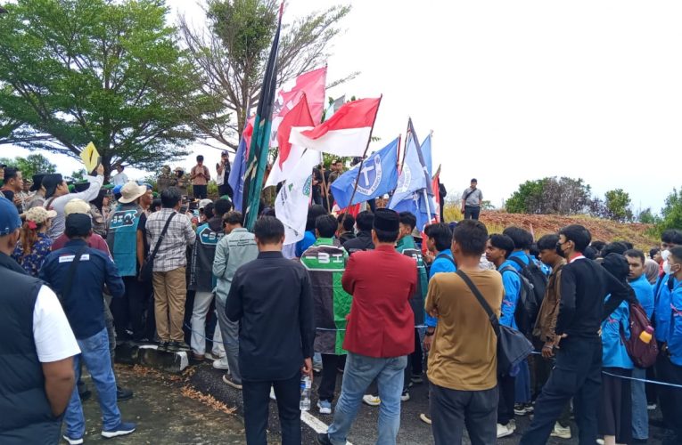 Ratusan Mahasiswa Kepung DPRD Kepri, Tuntut Perubahan dan Keadilan Sosial