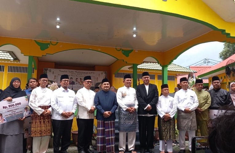 Guyuran Hujan Tak Surutkan Antusiasme Warga Pulau Penyengat dalam Peringatan Maulid Nabi Muhammad SAW 1447 H