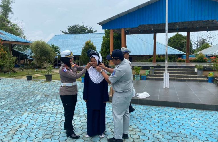 Sat Lantas Polresta Tanjungpinang Tanamkan Disiplin Berlalu Lintas, Jadi Pembina Upacara di SMPN 11