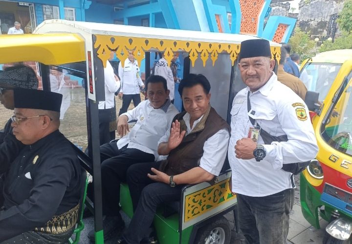 Menko Yusril Ihza Mahendra Telusuri Jejak Leluhur di Pulau Penyengat, Dapat Gelar Adat Melayu “Dato’ Sri Indra Narawangsa”