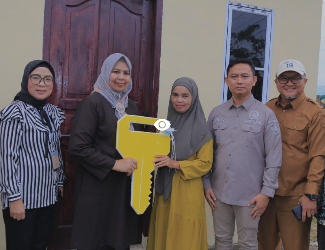 Pembangunan 40 Unit Rutilahu di Bintan Rampung, Pemprov Kepri Serahkan Kunci kepada Warga Penerima