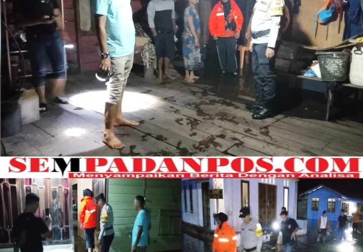 Kades Rewak dan Bhabinkamtibmas Pantau Rumah Warga yang Tergenang Akibat Air Laut Pasang Tinggi