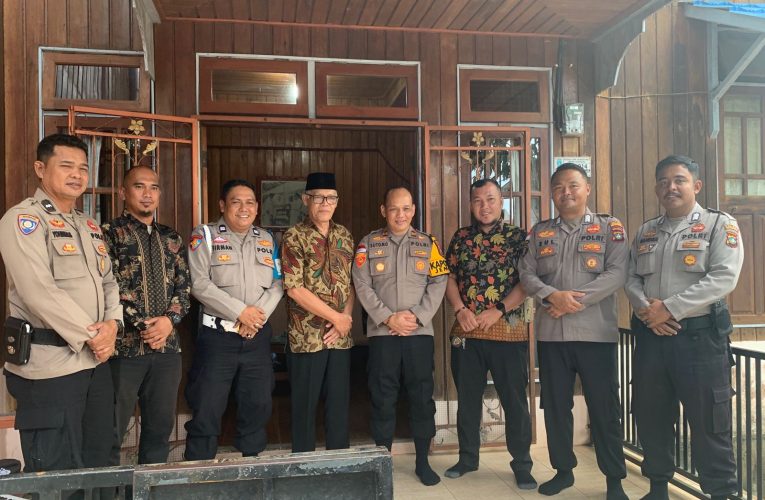 Kapolsek Jemaja Jalin Silaturahmi dengan Ketua LAM Kecamatan Jemaja
