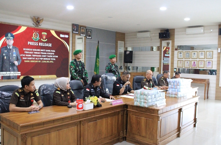 Kejari Tanjungpinang Eksekusi Uang Rp3,01 Miliar dari Dua Perkara Korupsi, Disetorkan ke Kas Negara