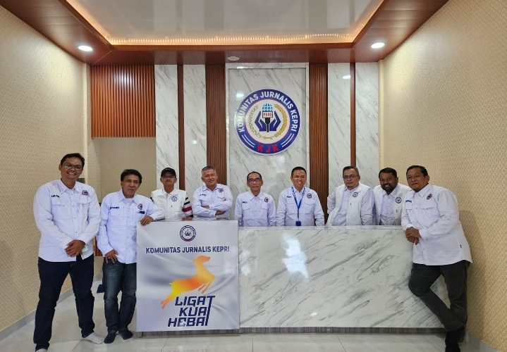 Sambut Hari Pers Nasional 2026, Komunitas Jurnalis Kepri Bergerak Bersama dari Bersih Pantai hingga Tanam Mangrove