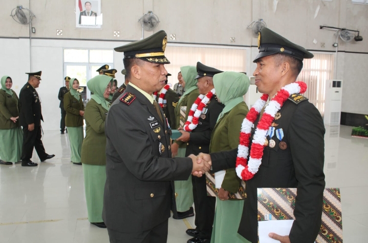 Dandim 0315/Tanjungpinang Hadiri Syukuran HUT ke-20 Korem 033/Wira Pratama dan Wisuda Purna Tugas Prajurit TNI AD
