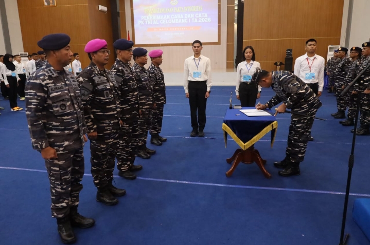 Teguhkan Komitmen Bersih dan Transparan, Kodaeral IV TNI AL Teken Pakta Integritas Penerimaan Caba dan Cata PK TA 2026