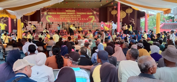 Yayasan Vihara Dharma Shanti Tanjung Uban Kembali Gelar Bakti Sosial Menyambut Imlek