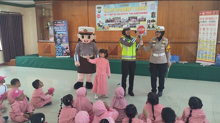 Polresta Tanjungpinang Tanamkan Keselamatan Berlalu Lintas Sejak Dini Lewat Program Polisi Sahabat Anak
