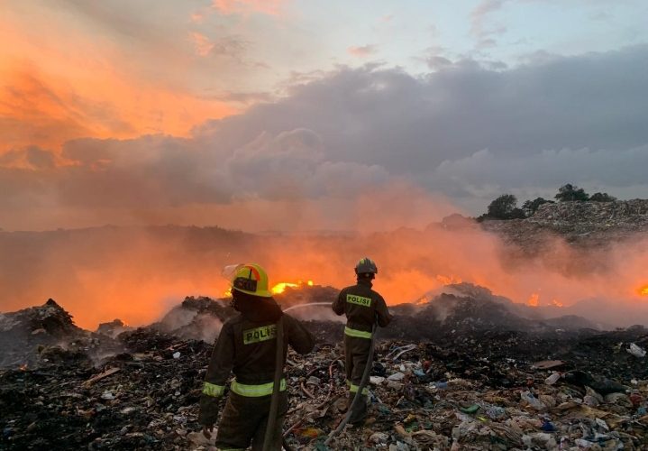 Ditsamapta Polda Kepri Sigap Bantu Pemadaman Kebakaran di TPA Punggur
