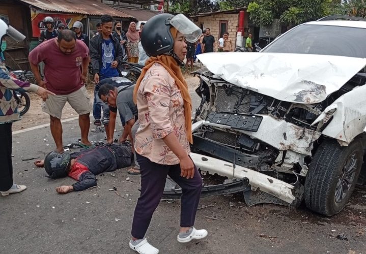 Fortuner Oleng dan Tabrak Pemotor di Km 15 Tanjungpinang, Korban Luka Serius