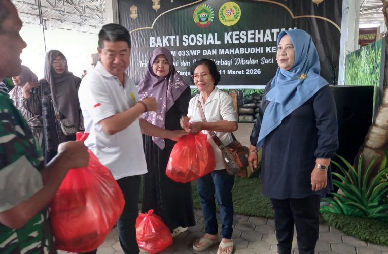 Bakti Sosial Kesehatan Korem 033/WP dan Mahabudhi Kepri, Warga Terima Pemeriksaan hingga Bantuan Kursi Roda