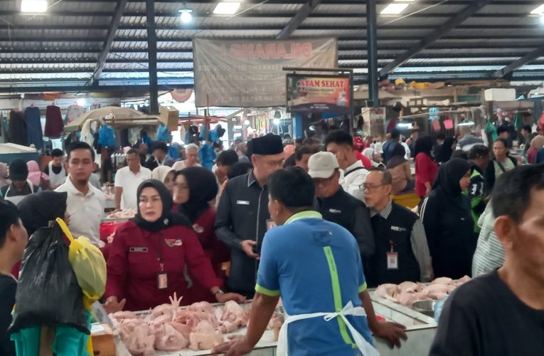 Pemko Tanjungpinang Sidak Pasar Jelang Idul Fitri, Pastikan Stok Bapokting Aman hingga Lebaran