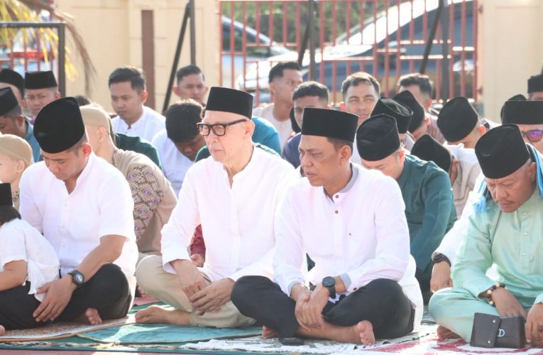 Hangatnya Kebersamaan, Kapolres Bintan Gelar Sholat Idul Fitri dan Halal Bihalal Bersama Personel