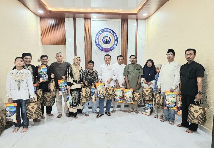 Pererat Solidaritas Ramadan, KJK Gelar Bukber dan Bagikan Sembako untuk Anggota di Tanjungpinang