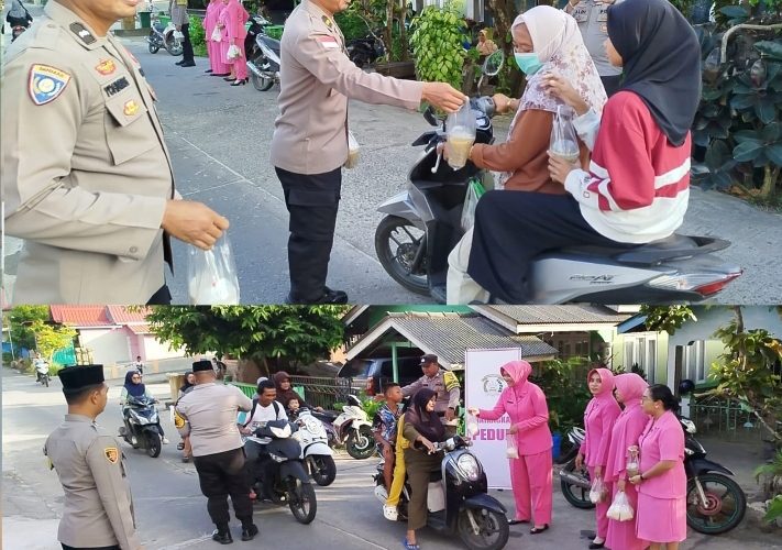 Polsek Jemaja Bagikan 200 Bungkus Takjil kepada Masyarakat Letung di Bulan Ramadan