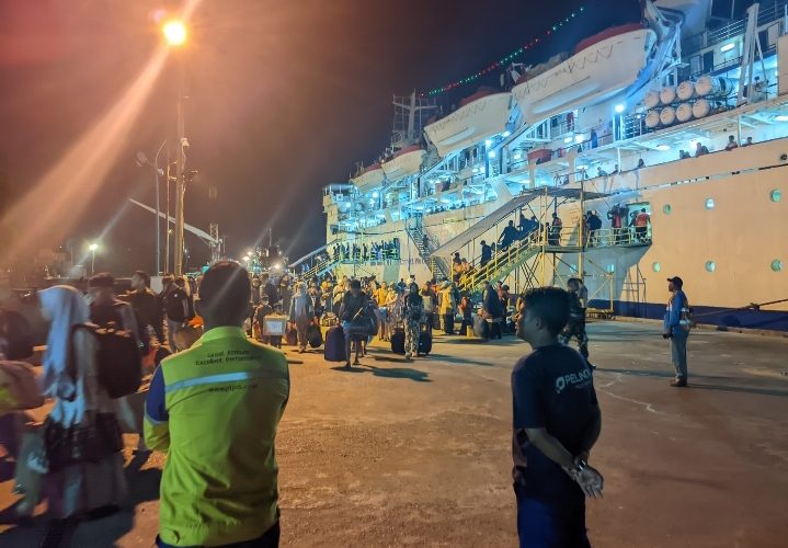 KM Bukit Raya Angkut 1.456 Penumpang dari Pelabuhan Kijang, Pelayaran Berlangsung Lancar