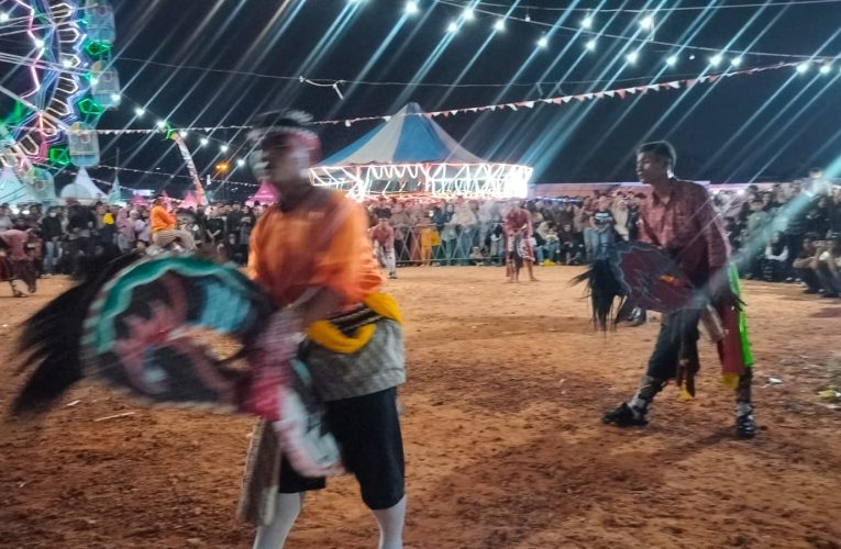 Kuda Kepang “Bangun Budhoyo Sakti” Meriahkan Halal Bihalal dan Pasar Malam Pandawa di Taman Gurindam