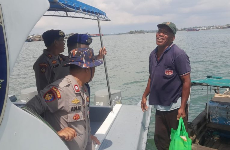 Sat Polairud Polresta Tanjungpinang Gelar Jumat Berkah, Salurkan Bansos untuk Warga Pesisir