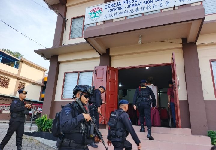 Polsek Tanjungpinang Barat Pastikan Keamanan Ibadah Kamis Putih Melalui Sterilisasi Gereja