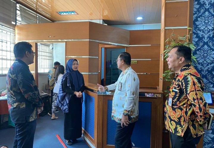 Ombudsman Kepri Pantau Pelayanan Publik di Lubuk Baja, Soroti Sampah, Banjir hingga Ancaman Longsor
