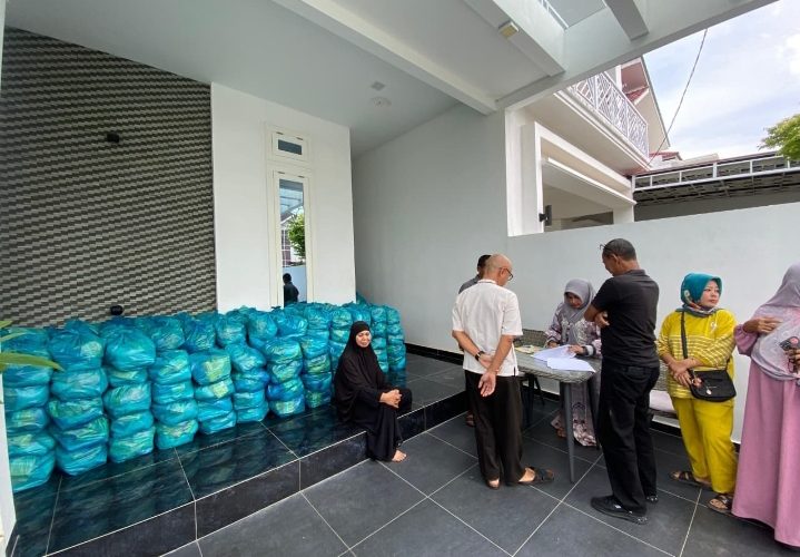 Mantan Walikota Rahma Bagikan 1.000 Paket Sembako untuk Warga Tanjungpinang Jelang Idul Adha