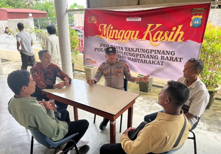 Minggu Kasih di Gereja GPPS Petra, Polsek Tanjungpinang Barat Ajak Warga Jaga Kamtibmas