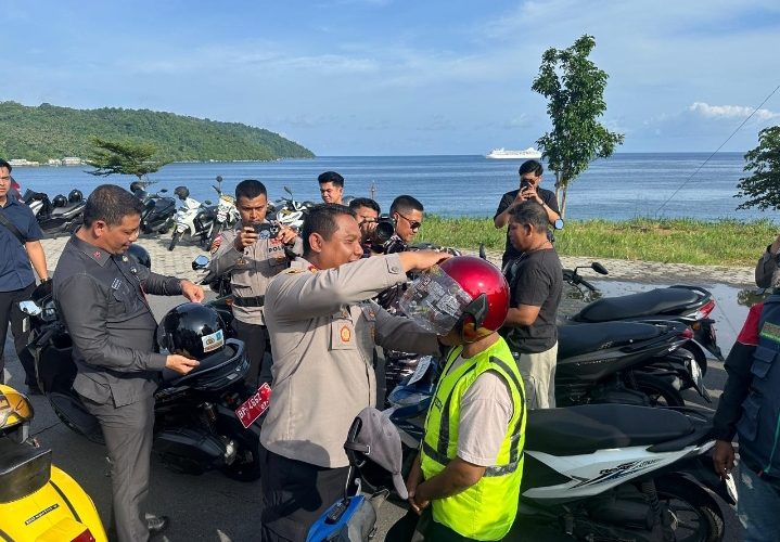 Sambut HUT Bhayangkara ke-80, Polres Anambas dan Pemda Bagikan Helm Gratis untuk Tingkatkan Keselamatan Berlalu Lintas