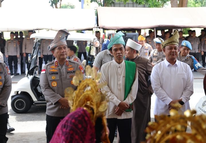 Kapolda Kepri Gelar Kenduri Kebangsaan dan Tausiah Bersama Ustadz Abdul Somad, Perkuat Persatuan di Hari Bhayangkara ke-80