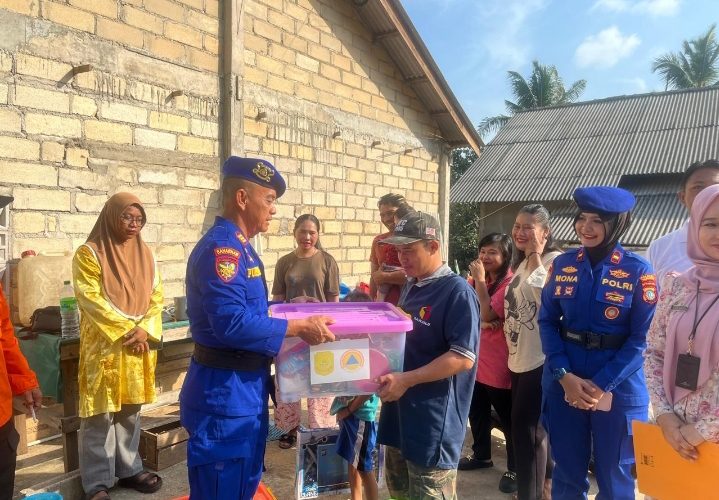 Satpolairud Polresta Tanjungpinang dan BPBD Salurkan Bantuan untuk Korban Pompong Terbalik