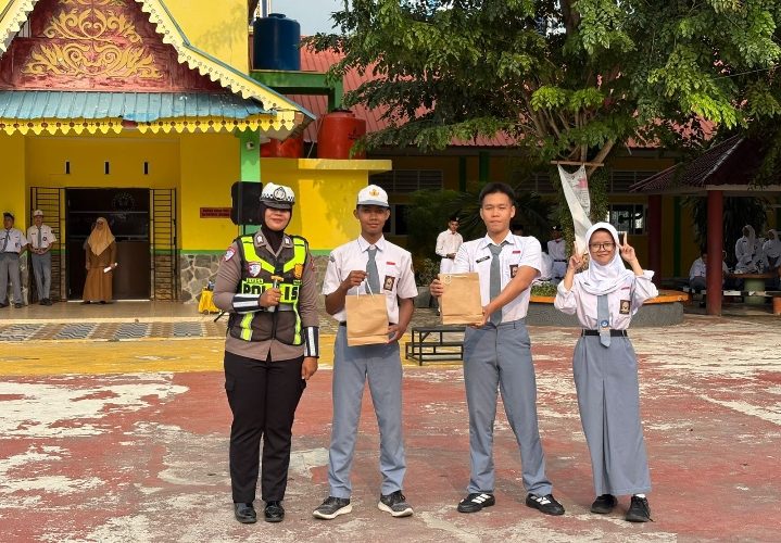 Polantas Karib Police Go To School, Satlantas Polresta Tanjungpinang Edukasi Pelajar SMAN 1 tentang Keselamatan Berlalu Lintas