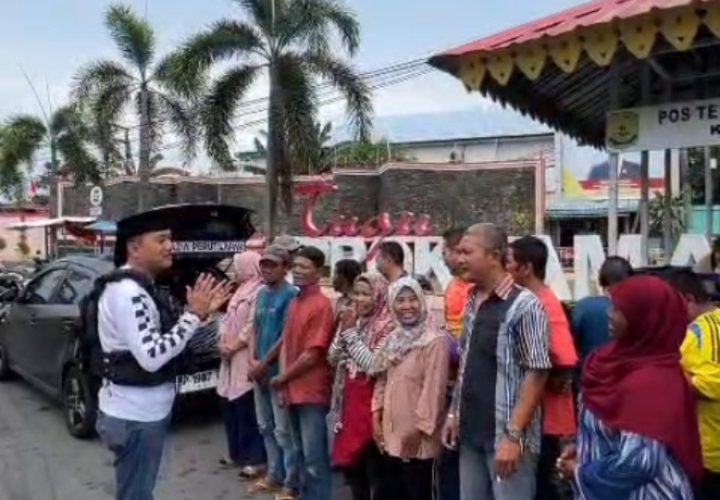 Ipda Zulhamsyah Putra Gelar “Razia Perut Lapar”, Bagikan Makanan dan Edukasi Layanan Polisi 110